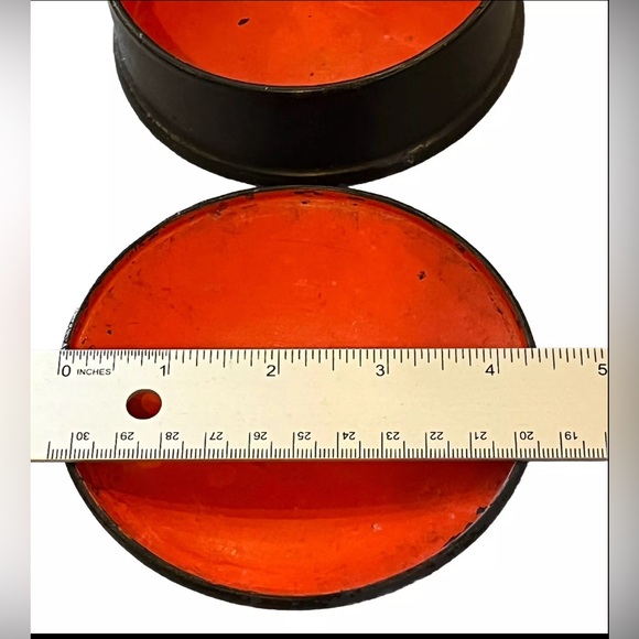 Antique Lacquered Courting Couple Scene Lidded Powder Trinket Box Red Inside - Picture 3 of 12